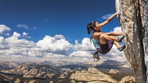 Unprepared climbing teams risk others' lives .